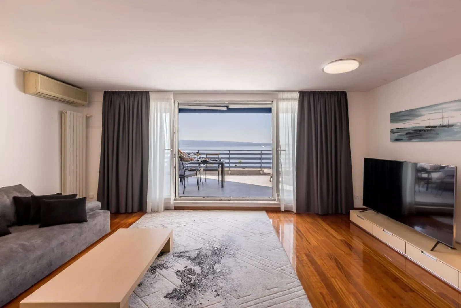 ספליט Velebos Superior Apartment - Spacious Luxury Four-Room Apartment On 220 M2 - Panoramic View Of The Sea And Islands - Prestigious Location By The Sea To The New City Center Of Znjan - Top Amenities - Free Garage Parking Space- Buralux Properties