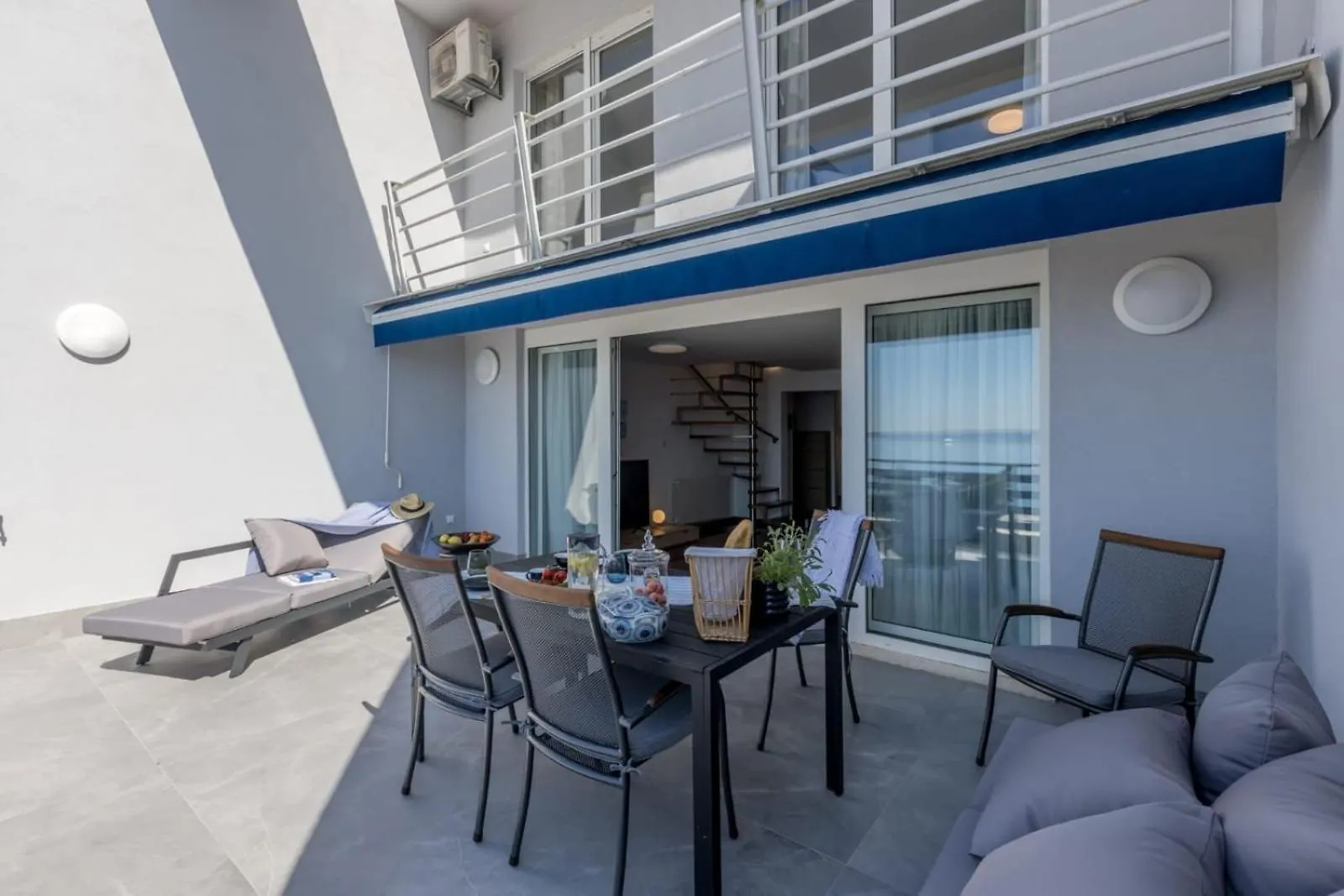 ספליט Velebos Superior Apartment - Spacious Luxury Four-Room Apartment On 220 M2 - Panoramic View Of The Sea And Islands - Prestigious Location By The Sea To The New City Center Of Znjan - Top Amenities - Free Garage Parking Space- Buralux Properties 0*,  קרואטיה
