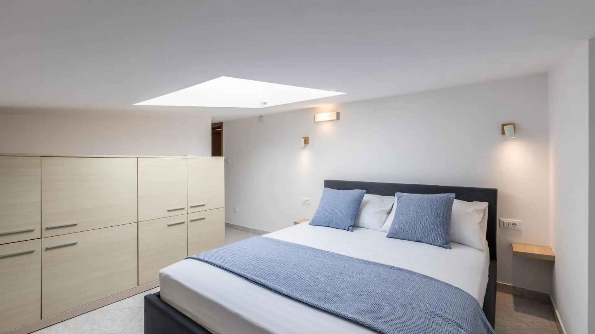 Velebos Superior Apartment - Spacious Luxury Four-Room Apartment On 220 M2 - Panoramic View Of The Sea And Islands - Prestigious Location By The Sea To The New City Center Of Znjan - Top Amenities - Free Garage Parking Space- Buralux Properties Split