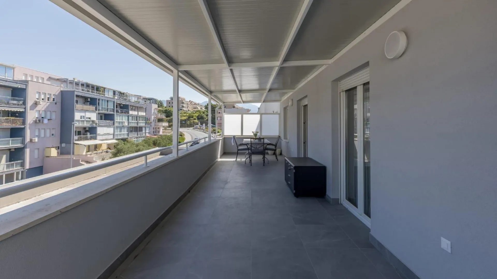 Velebos Superior Apartment - Spacious Luxury Four-Room Apartment On 220 M2 - Panoramic View Of The Sea And Islands - Prestigious Location By The Sea To The New City Center Of Znjan - Top Amenities - Free Garage Parking Space- Buralux Properties Split Kroatien