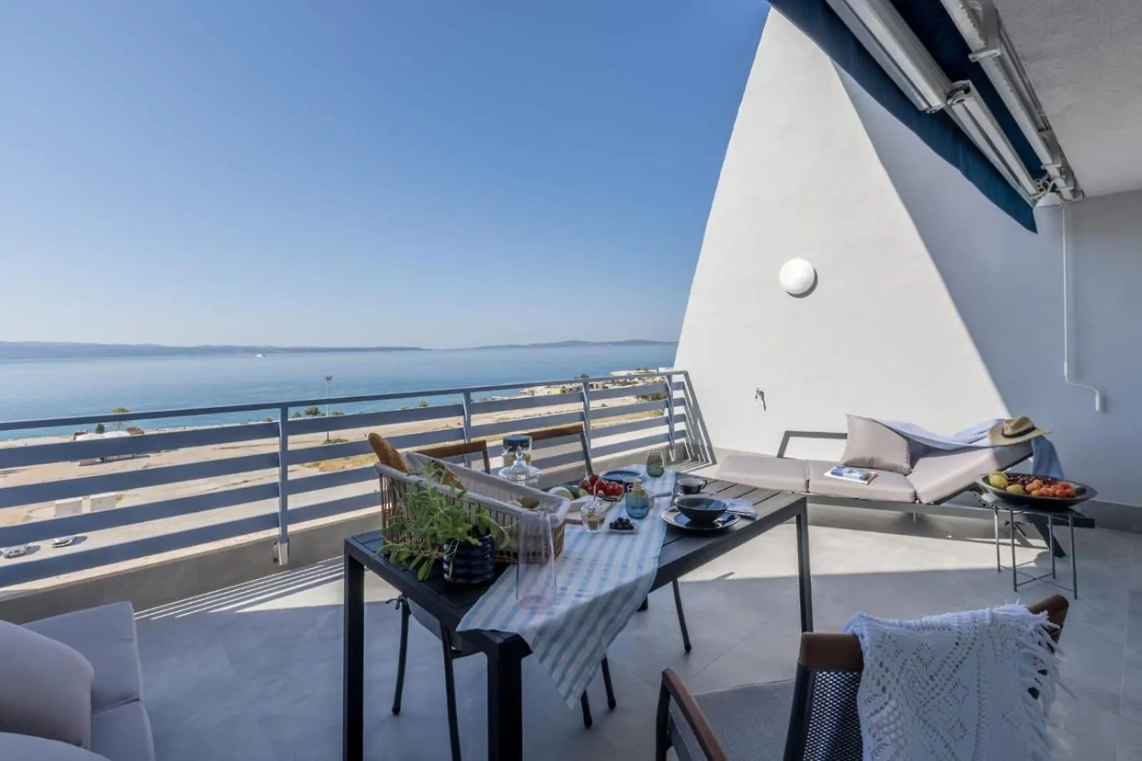 ספליט Velebos Superior Apartment - Spacious Luxury Four-Room Apartment On 220 M2 - Panoramic View Of The Sea And Islands - Prestigious Location By The Sea To The New City Center Of Znjan - Top Amenities - Free Garage Parking Space- Buralux Properties