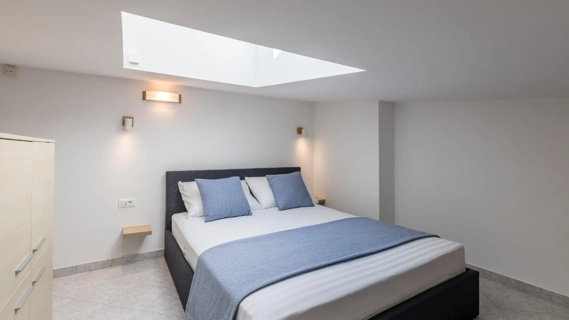 ספליט Velebos Superior Apartment - Spacious Luxury Four-Room Apartment On 220 M2 - Panoramic View Of The Sea And Islands - Prestigious Location By The Sea To The New City Center Of Znjan - Top Amenities - Free Garage Parking Space- Buralux Properties 0*,  קרואטיה