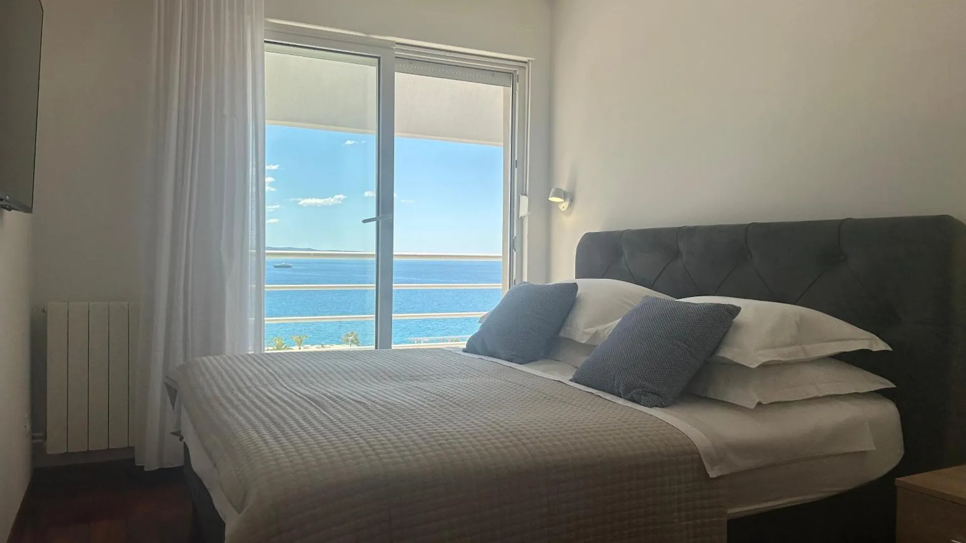 Velebos Superior Apartment - Spacious Luxury Four-Room Apartment On 220 M2 - Panoramic View Of The Sea And Islands - Prestigious Location By The Sea To The New City Center Of Znjan - Top Amenities - Free Garage Parking Space- Buralux Properties Split 0*,  Kroatien