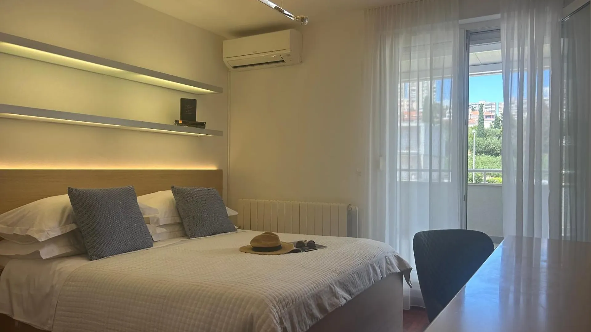 ספליט Velebos Superior Apartment - Spacious Luxury Four-Room Apartment On 220 M2 - Panoramic View Of The Sea And Islands - Prestigious Location By The Sea To The New City Center Of Znjan - Top Amenities - Free Garage Parking Space- Buralux Properties